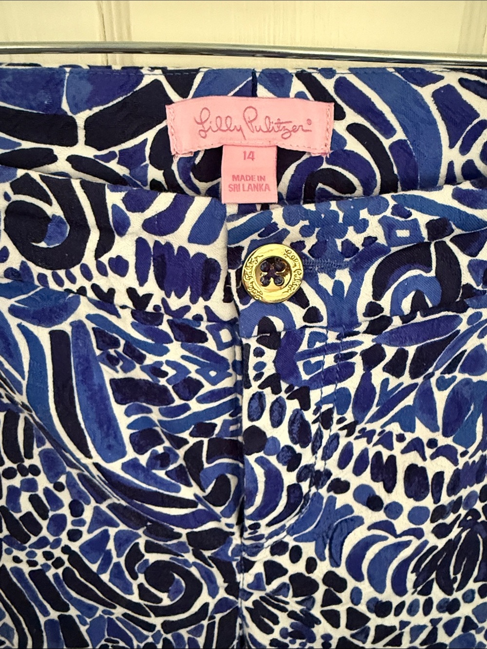 Lilly Pulitzer Blue & White Abstract Print Pants. Great stretch. Size 14